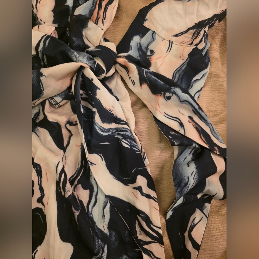 SHEIN Navy and Cream Abstract Long Sleeve Dress - Picture 4 of 6